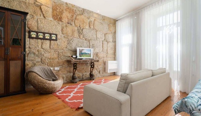 Homely Noble Flat at Palácio de Cristal by HostWise