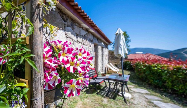 Homerez - House for 2 ppl. with shared pool and garden at Vilar de Ferreiros