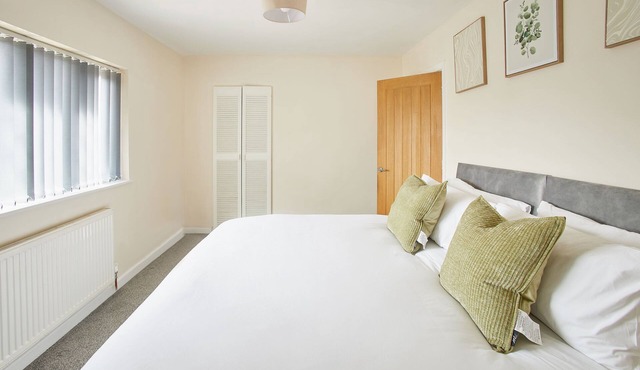 Host & Stay | Highwood Avenue