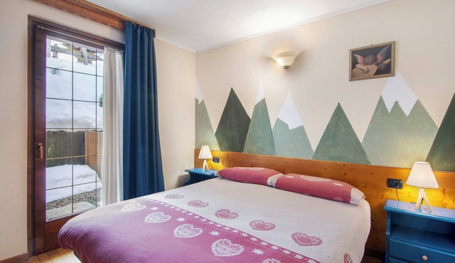 Hotel Apartment "Residence Larice Bianco N3" with Mountain View, Shared Terrace & Wi-Fi