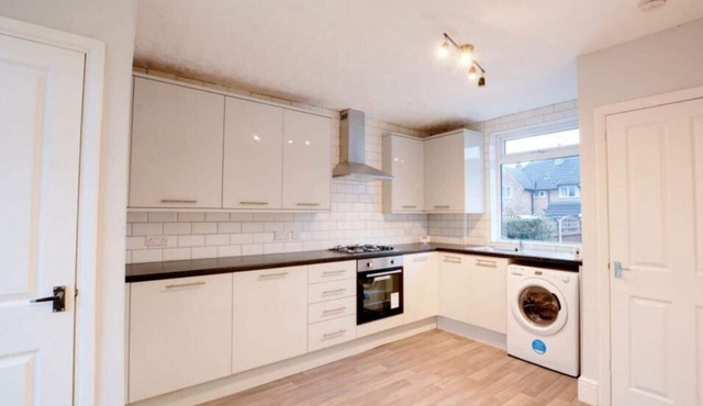 House - Sleeps 4-6 - Parking - Pet Friendly