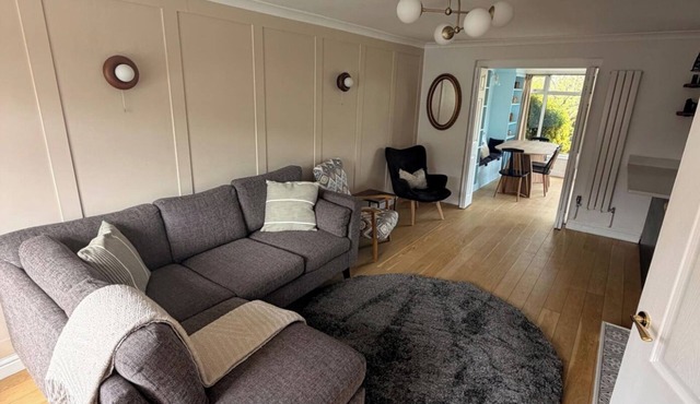 House Sleeps 7 with Enclosed Garden