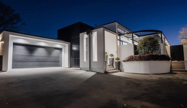 How the 1% Live - Waiwetu St Sleeps 15