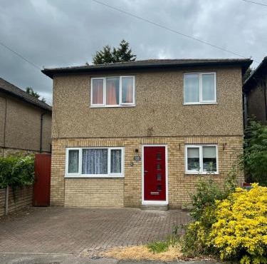 Huntingdon 5 bedroom 4 double beds, off road parking close town centre