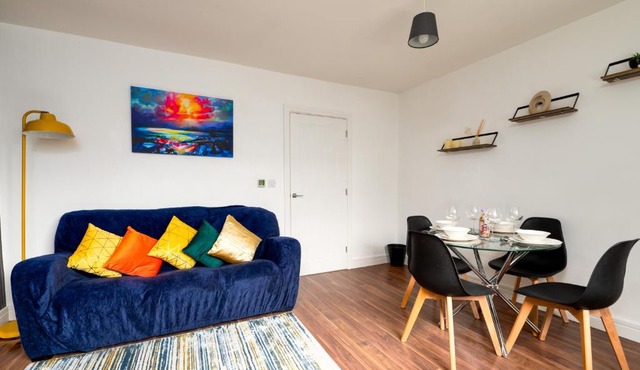 Ideal 2 Bedroom Ground floor Apartment By Jesswood Properties for Contractors & Business, Free Parking and Wifi