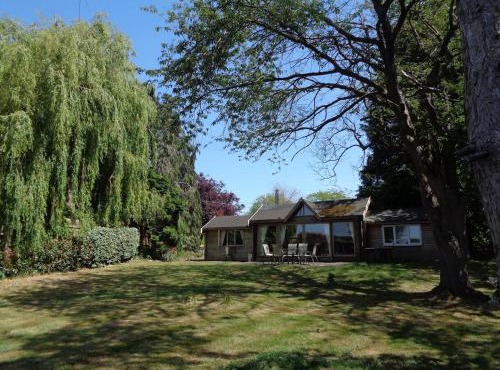Idyllic Log Cabin Near Stratford upon Avon
