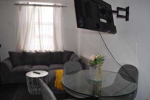 Ilkeston 2BR 3Bed Apartment w'Smart TV & WiFi