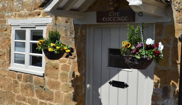 Ilmington 17th century Cottage