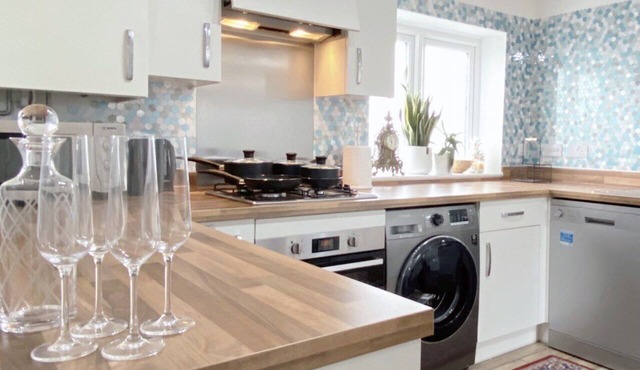 Impeccable 2 Bedroom House in Bicester