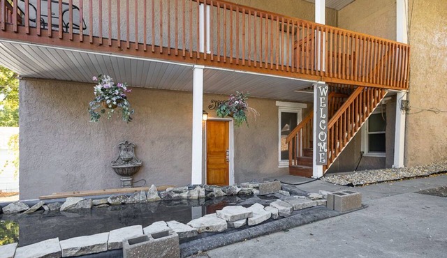 Impressive Private 2BR Suite w/Parking Univ Area