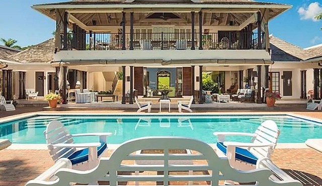 Impressive Villa, Extensive Gardens, Superb Verandas & Outdoor Areas Private Pool & Gym - Sea Views