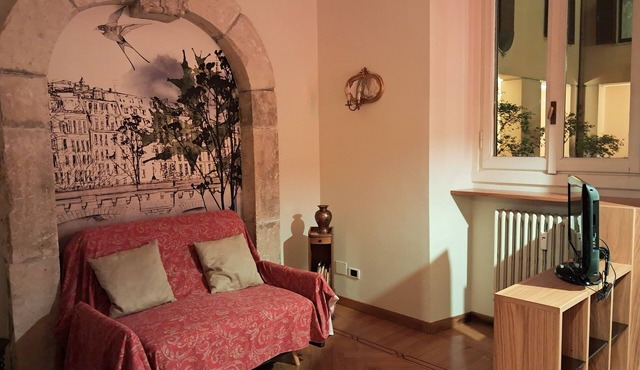 In a quiet and elegant setting 600m from Duomo ideal for couples and families