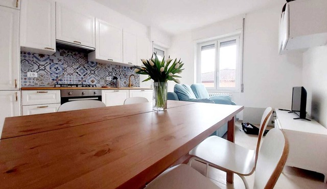 In the relaxation of the nearby green way 5 minutes from upper town and 6km from the airport