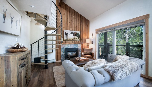 Inner Circle Serenity Condo: Great Breck Location