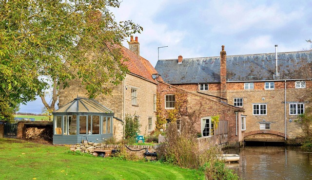 Islip Mill House - Beautiful Riverside Home