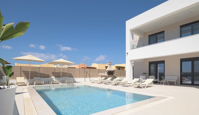 Jako Villa, a few Meters Away From the Beach