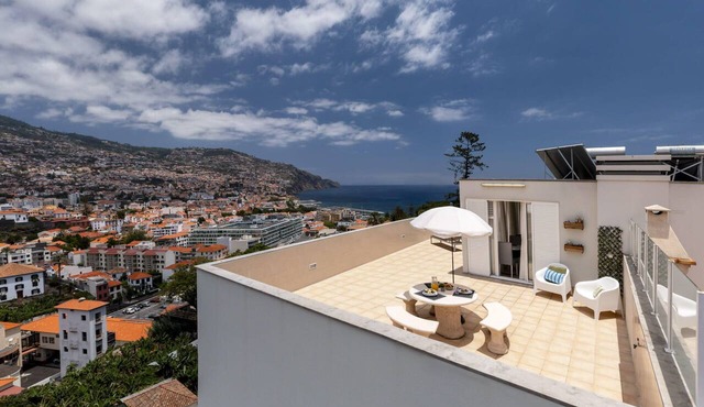 Jasmineiro I, sea and mountain views