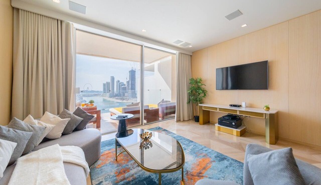 Jaw dropping 2BR Apt with Sea View at FIVE Palm