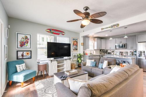 Jimmy Buffet themed Home w Hot Tub in Galveston