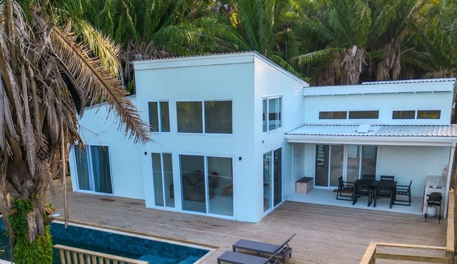 Juno Beach Villa: Rustic Luxury meets barefoot charm.