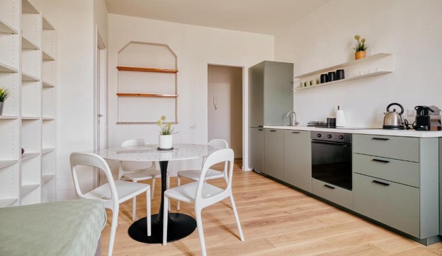 Just Urban Stays - Modern and Strategic 1-BR Flat C - Central Station