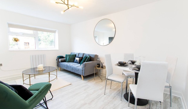 K Suites - Lovely 2 bedroom w/ Parking on Site