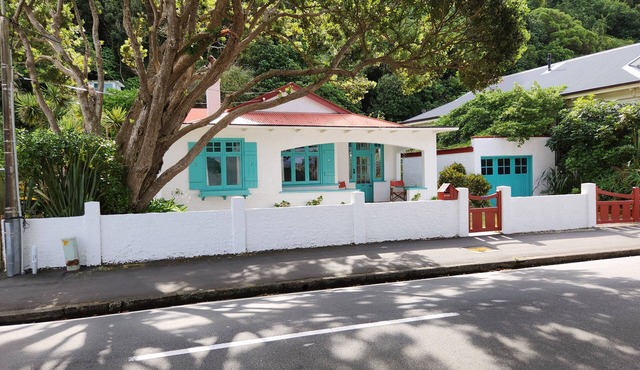 Karaka Bay Cottage – Waterfront 3 Bedroom Bach or Holiday Home