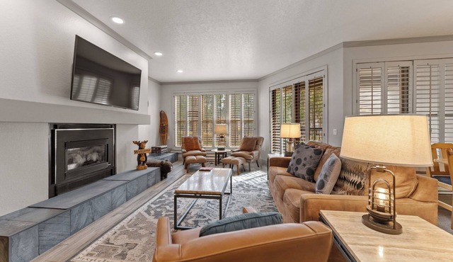 Keystone Condo Set Amongst Pines w/Private Balcony, Close to Shuttle Stop!