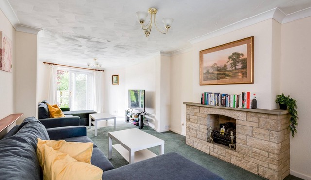Kidlington 3 BR House & parking & large garden