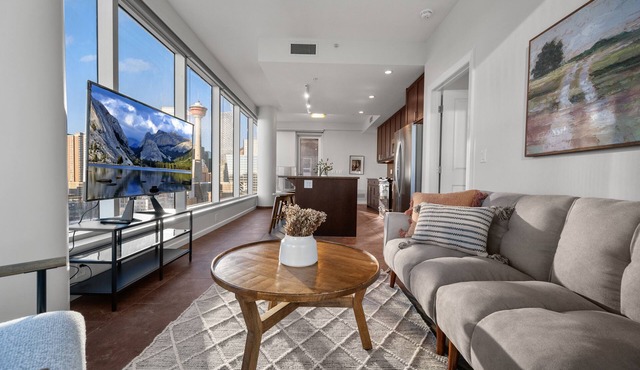 King Bed, Calgary Tower Views, 2BR , UG Parking, Mins to Saddledome