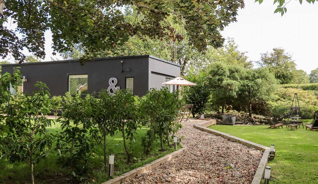 KUB HOUSE, luxury holiday cottage in Wigginton, Hertfordshire