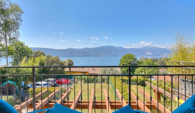 La Brezza Del Lago Maggiore: Apartment with Terrace and View, Laveno Mombello, Italy
