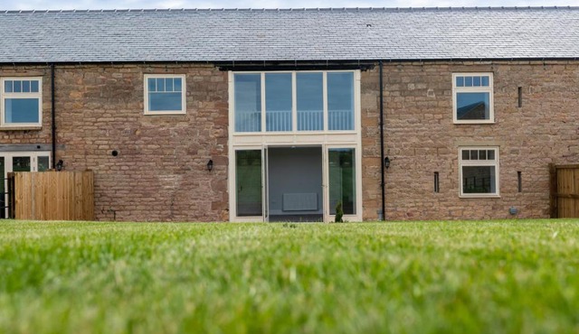 La Roche-Barn with hot tub on the Welbeck estate