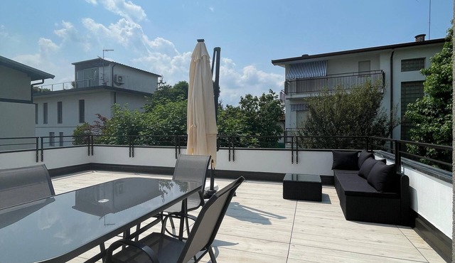 LA TERRAZZA - Very Quiet - Free park - 3 min Varese center and lake - AIR Cond.