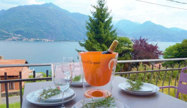 Lake side relais