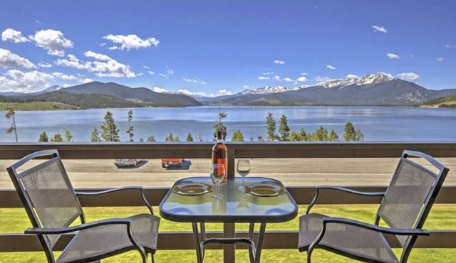 Lake & ski view condo | Pool, hot tub, sauna & cozy fireplace