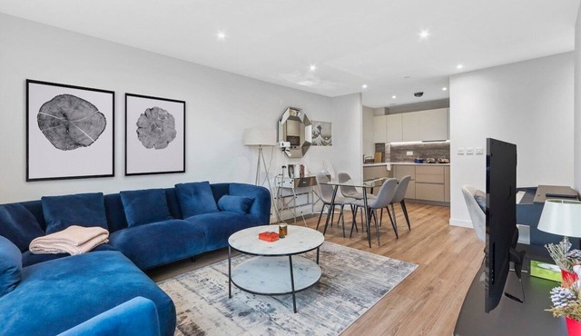 Lake View Hackney Two Bed