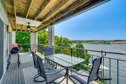 Lakefront Condo Under 1 Mi to the Shootout