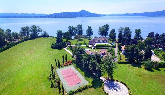 Lakefront villa with pool, tennis and golf! - Villa Solcio