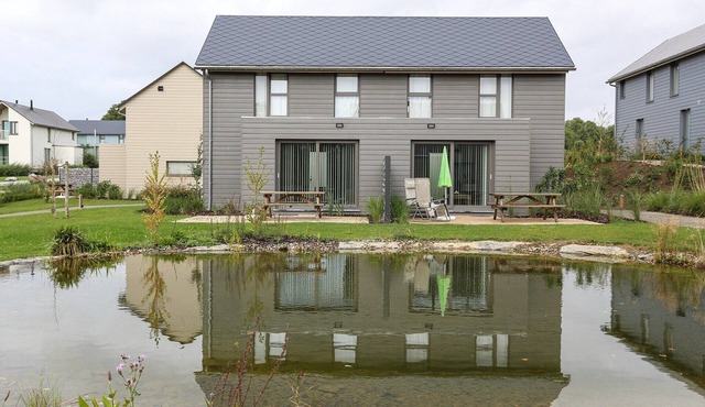 Lakeside Bliss Retreat