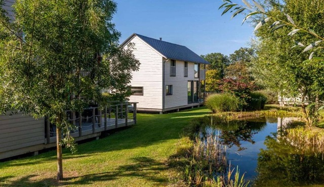 Lakeside Stay with Sauna