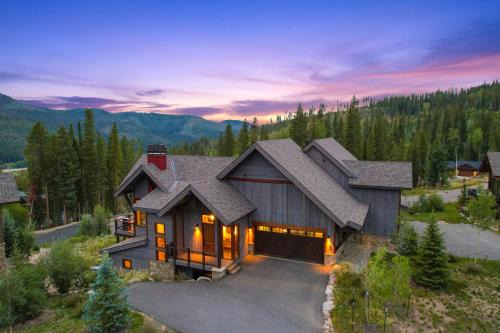 Lakota Villa 607 Next to WP Resort I Private Hot Tub I Amazing Views