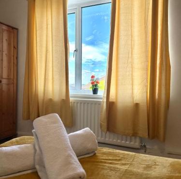 Langdale House 5 bedroom 7 beds 3 bathrooms
