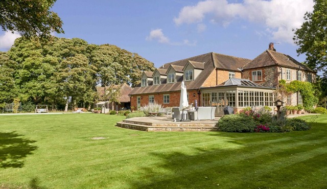 Langley Park - Seven Bedroom Villa, Sleeps 13