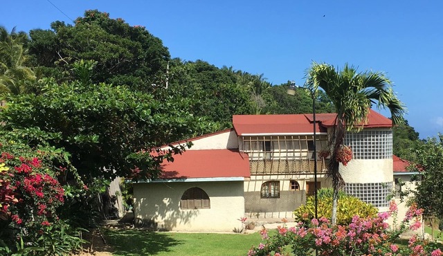 Large and unique country house: Quiet peaceful and secure location.