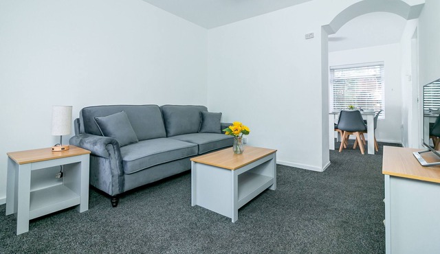 Large, Bright & Cosy Home - Fairlands Lodge