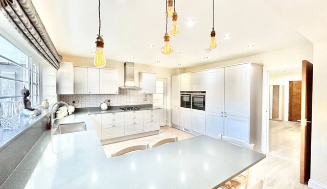 Large Detached House - London