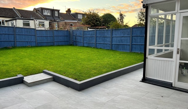 Large detached house, ideally located for local amenities and public transport