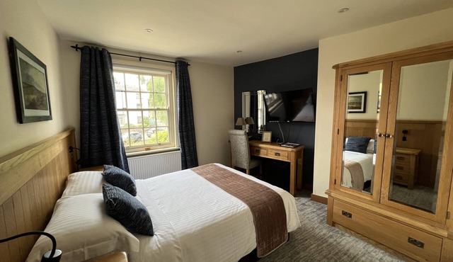 Large Double or Twin Room with En-suite