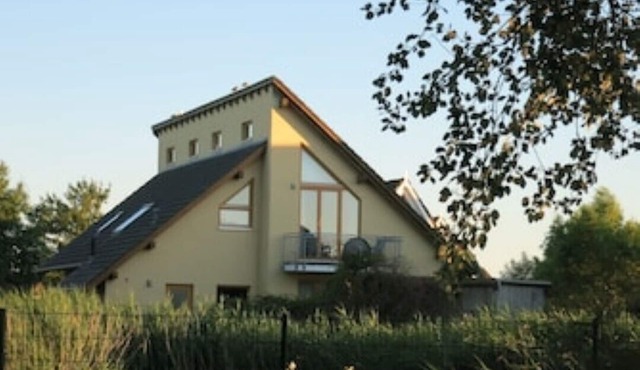 Large house with 3 apartments, sea view and garden